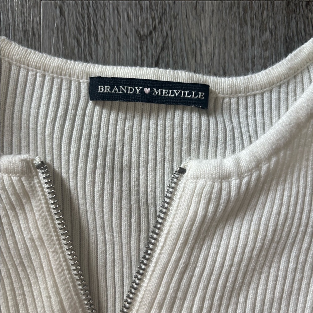 Brandy Melville White Ribbed Short Sleeve Top - Picture 2 of 3